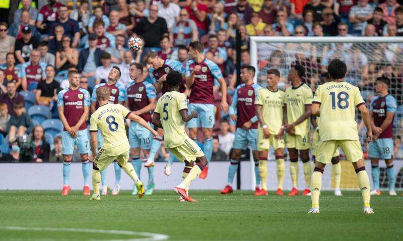 Gol Tendangan Bebas Martin Odegaard Antar Arsenal Tundukkan Burnley