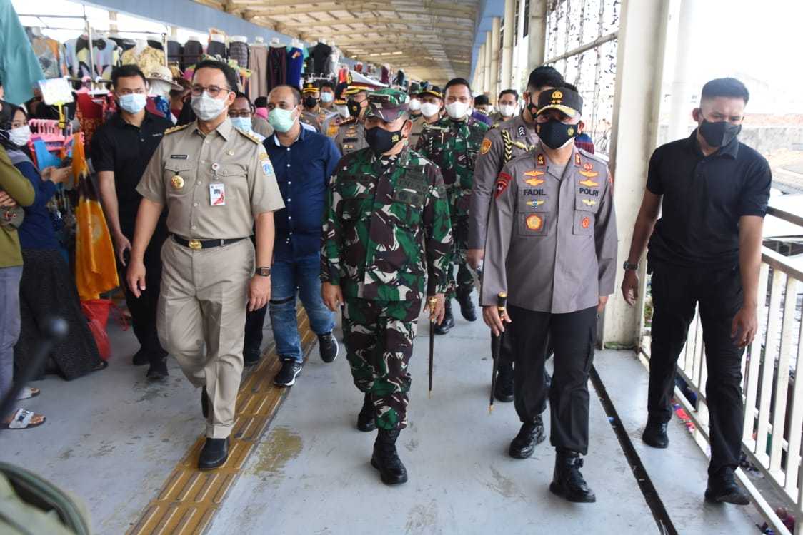 Gubernur DKI, Pangdam Jaya dan Kapolda Metro Jaya Tinjau  Langsung Pasar Tanah dan Stasiun KA Tanah Abang