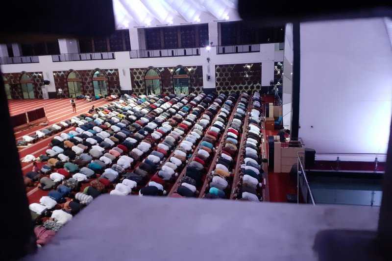 Gubernur Jadi Penceramah di Malam Pertama Ramadan Masjid Raya Sumbar
