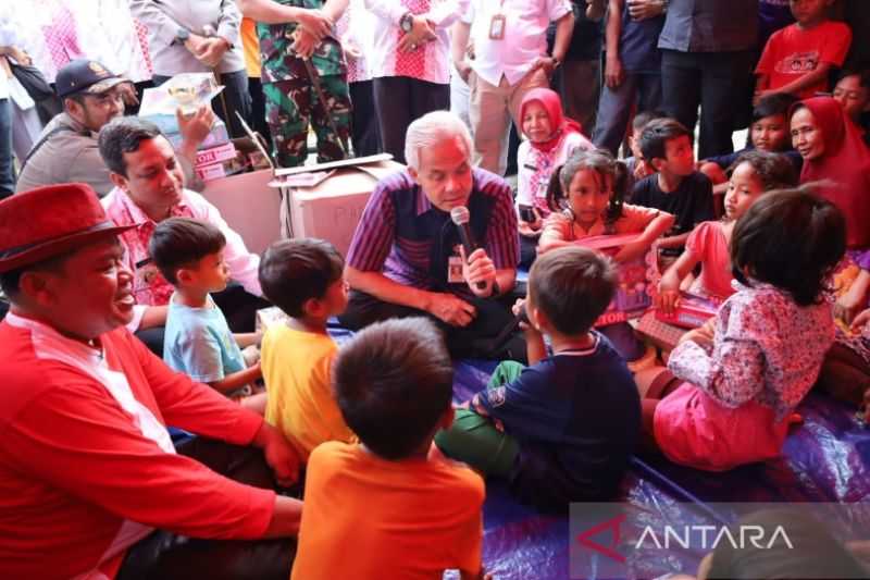 Gubernur Jateng Ganjar Pranowo Apresiasi Penanganan Pengungsi Banjir di Pekalongan