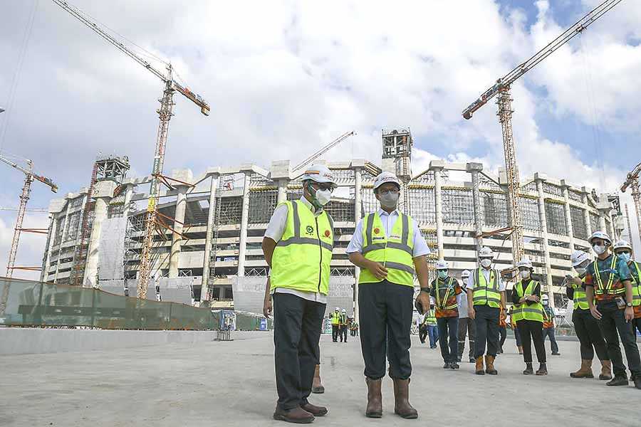 Gubernur Tinjau 'Topping Off' Jakarta International Stadium (JIS)