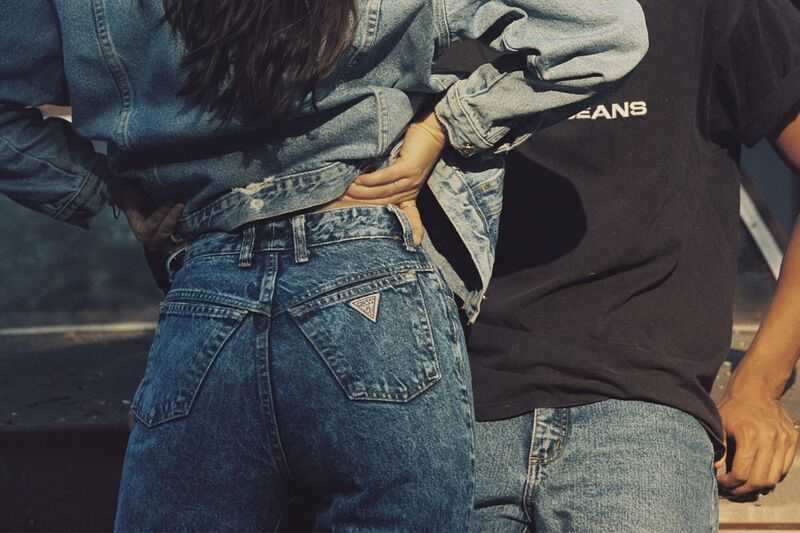GUESS Mengeluarkan Jeans Retro Tahun 70’an