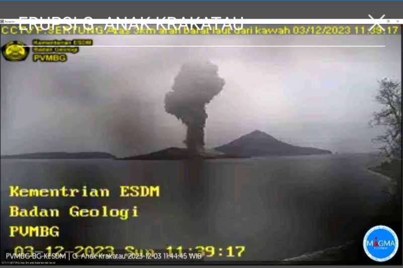 Gunung Anak Krakatau Kembali Erupsi dengan Luncurkan Abu Setinggi 1.500 Meter