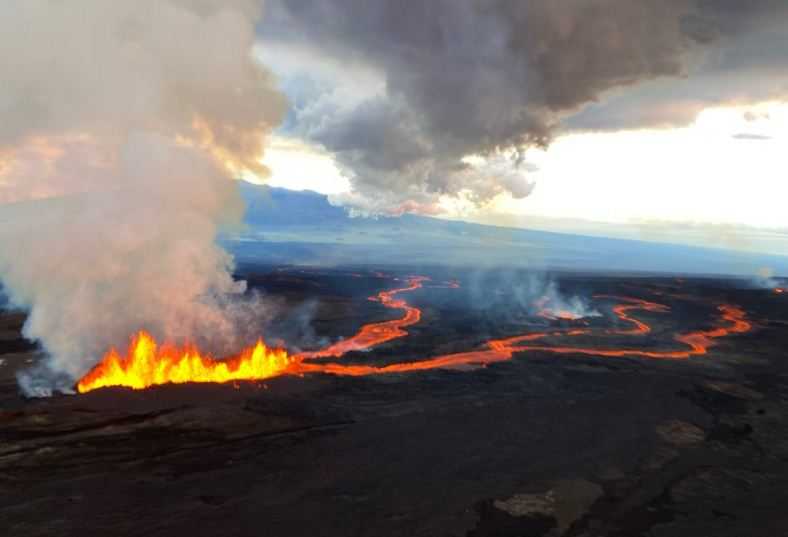 Gunung Api Terbesar di Dunia Mauna Loa Meletus, Lava Pijar Menyembur Tak Henti-henti
