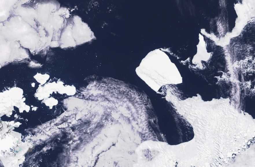 Gunung Es Terbesar di Dunia Terlepas dan Bergerak ke Luar Perairan Antartika