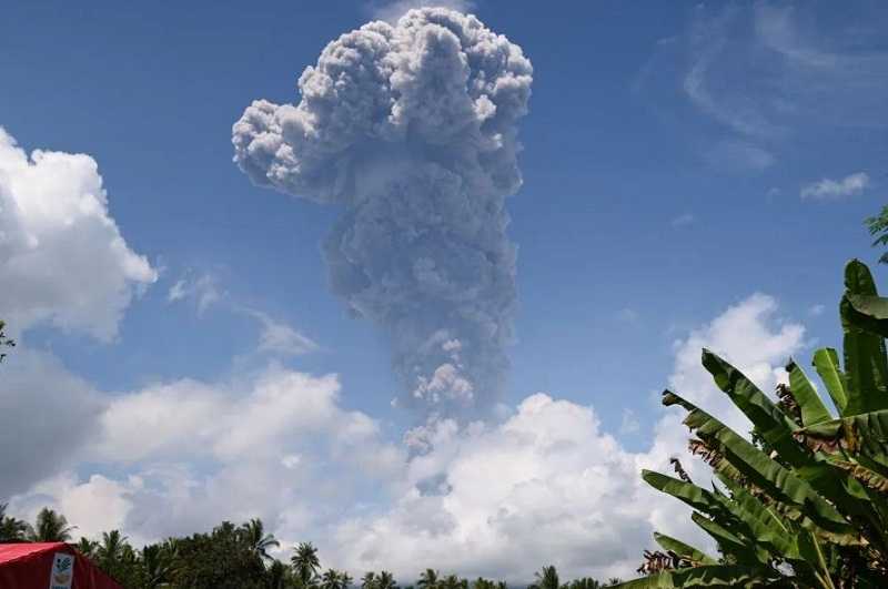 Gunung Ibu Kembali Erupsi, Semburkan Abu Setinggi 5 Km