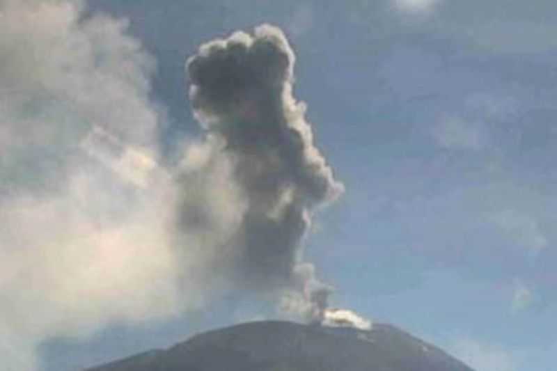 Gunung Ile Lewotolok Meletus, Lontarkan Abu Setinggi 800 Meter