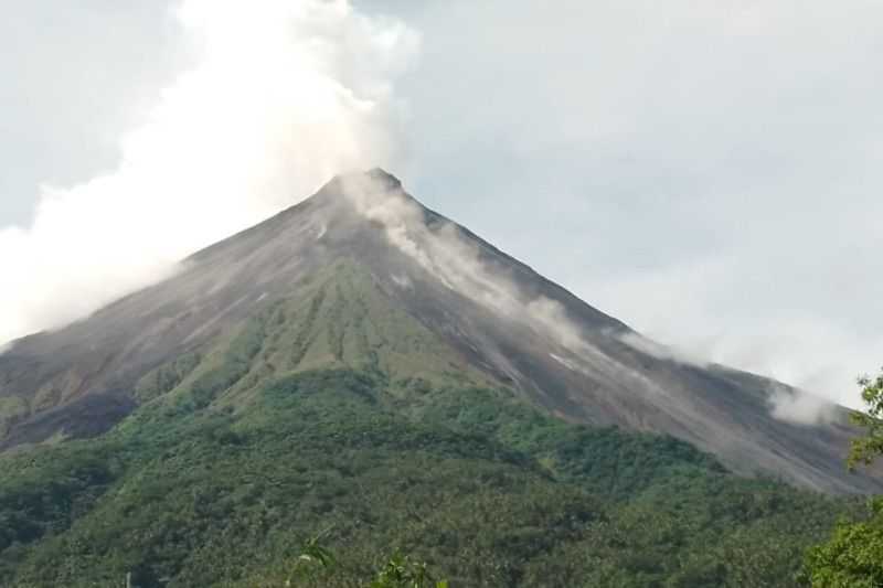 Gunung Karangetang Masih Erupsi, Guguran Lava Capai 1.750 Meter