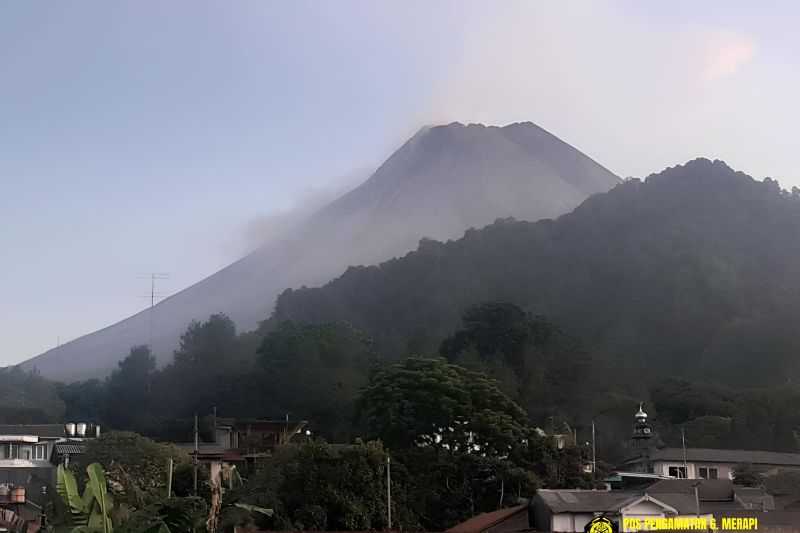 Gunung Merapi Keluarkan Belasan Kali Guguran Lava ke Kali Bebeng