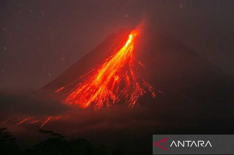 Gunung Merapi Luncurkan Guguran Lava 42 Kali Sejauh 1,6 Km