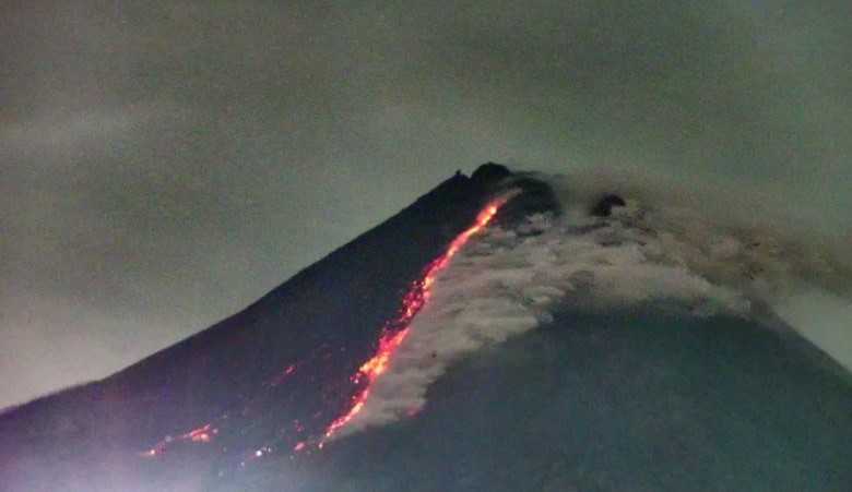 Gunung Merapi Meluncurkan 11 Kali Guguran Lava Pijar Pada Senin Pagi