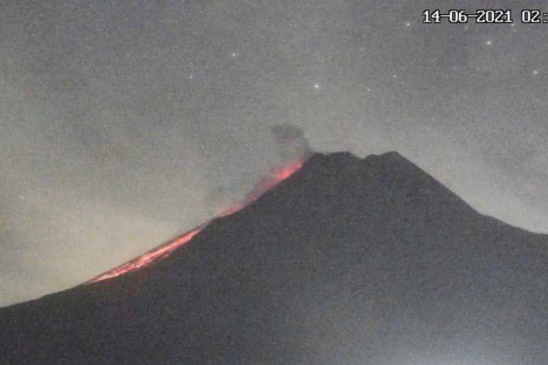 Gunung Merapi Meluncurkan Awan Panas Guguran Sejauh 1,6 Km