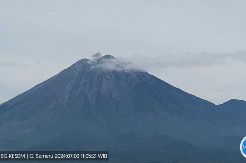Gunung Semeru Erupsi Enam Kali pada Kamis Pagi