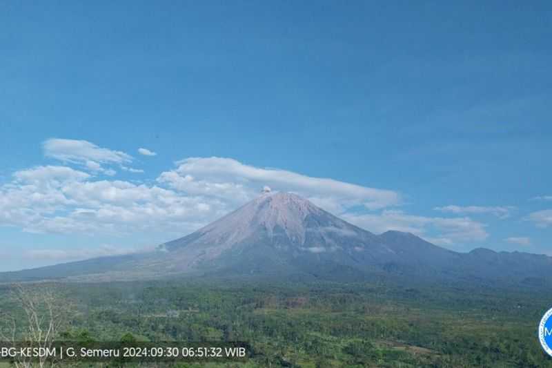 Gunung Semeru Kembali Erupsi dengan Amplitudo 22 Mm