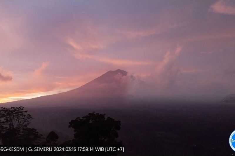 Gunung Semeru Kembali Erupsi Selama 127 Detik