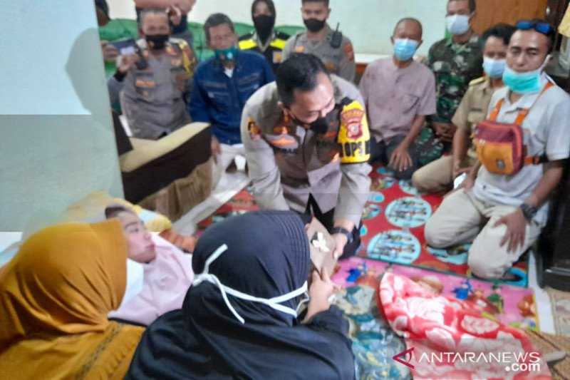 Guru Penderita GBS yang Jadi Lumpuh dan Buta Ini Tampak Sumringah dan Bahagia Dapat Bantuan dari Presiden Jokowi