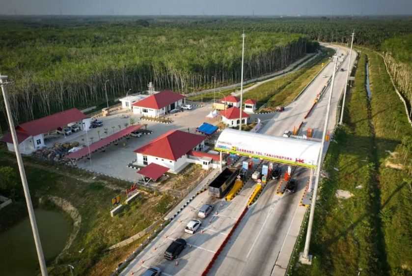 H-1 Lebaran, Lonjakan Trafik Kendaraan Masih Terjadi di Jalan Tol Trans Sumatera