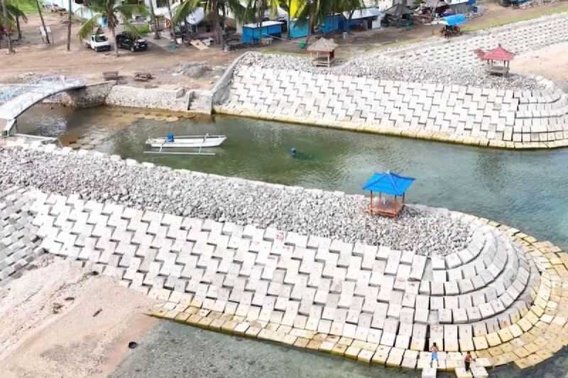 Hadapi Ancaman Abrasi, PUPR Terus Bangun Pengaman Pantai di Pulau Terluar