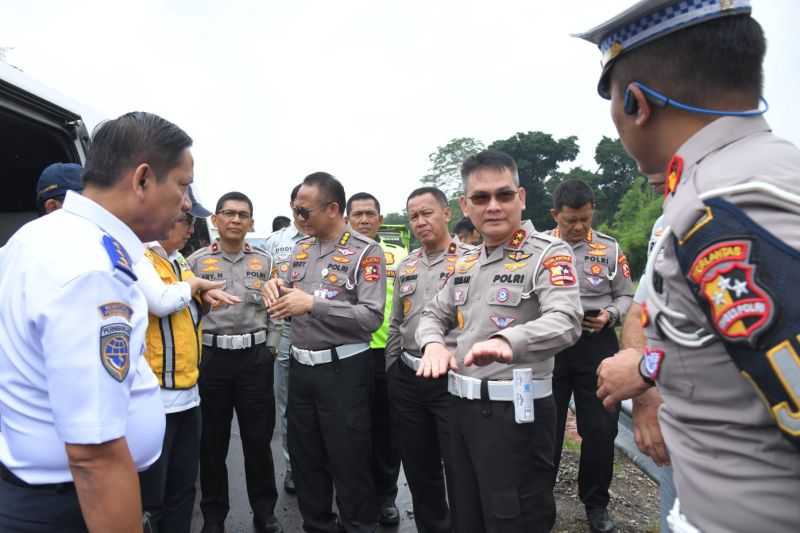 Hadapi Mudik Lebaran, Kakorlantas Tinjau Tol Jakarta-Semarang