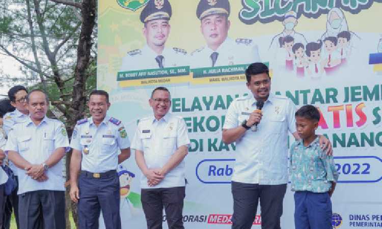 Hadirkan Bus Sekolah Gratis, Wali Kota Medan Berharap Kualitas Pendidikan Anak Warga Sicanang Meningkat