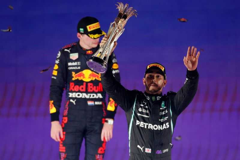Hamilton Ungguli Verstappen di Tengah Kekacauan GP Arab Saudi
