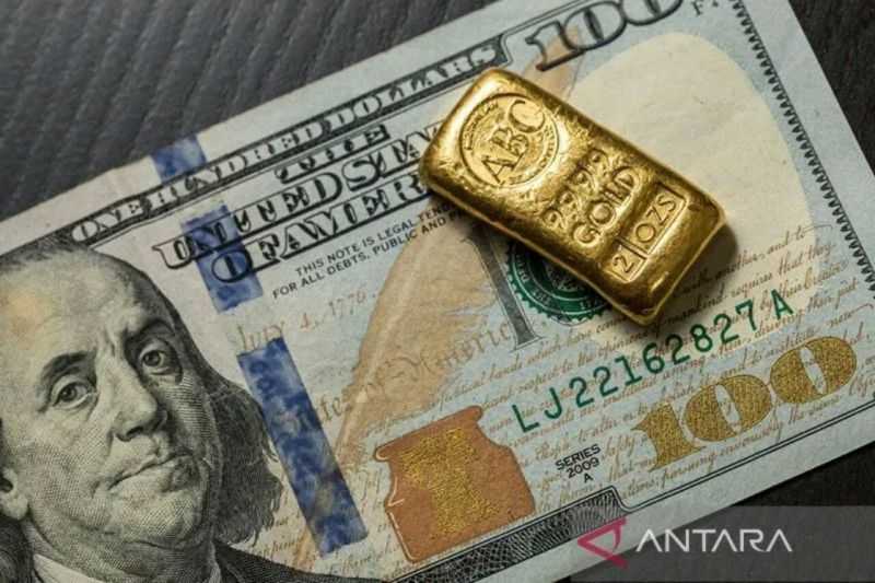 Harga Emas Alami Penurunan Seiring Penguatan Dolar AS