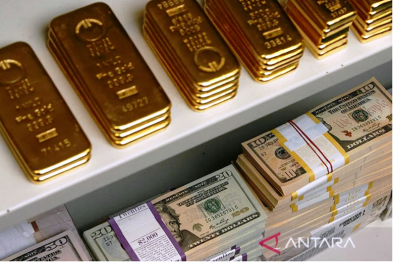 Harga Emas Melemah karena Dolar AS Menguat