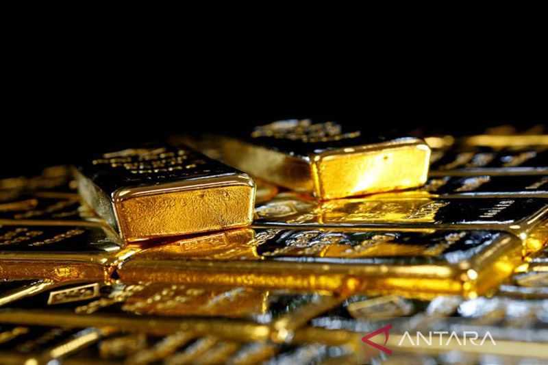 Harga Emas Turun Tipis Tertekan Imbal Hasil Obligasi yang Lebih Kuat