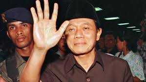 Harmoko, Menaikkan dan Menurunkan Soeharto