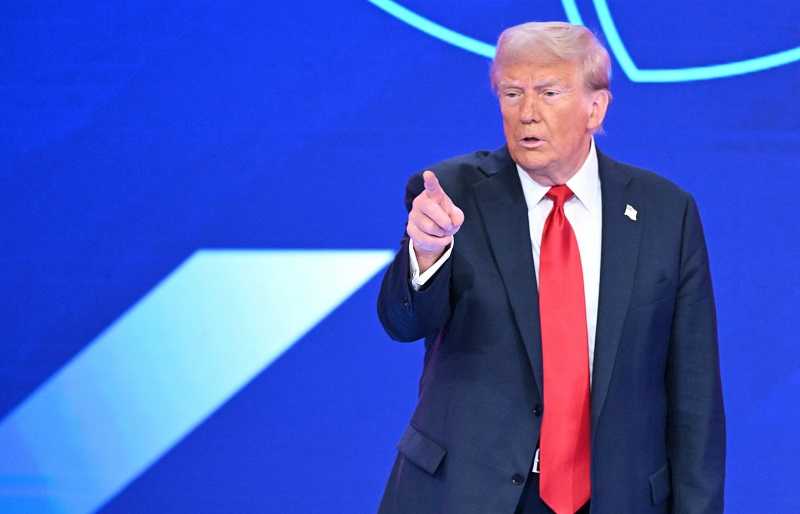 Hasil Jajak Pendapat: Trump Unggul atas Harris secara Nasional