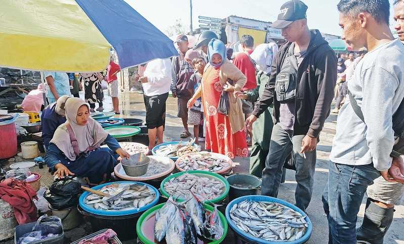 HASIL TANGKAPAN IKAN MENURUN AKIBAT PENGARUH CUACA