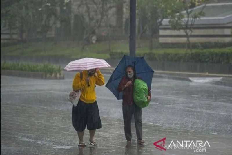 Hati-hati dengan Cuaca Hari Ini, Meski Jakarta dan Yogya Cerah Berawan Sejumlah Wilayah Diguyur Hujan