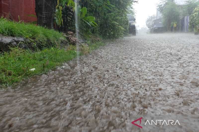 Hati-hati Jangan Sampai Tersambar Petir, Curah Hujan Tinggi di Dua Wilayah NTT Berpotensi Banjir Longsor