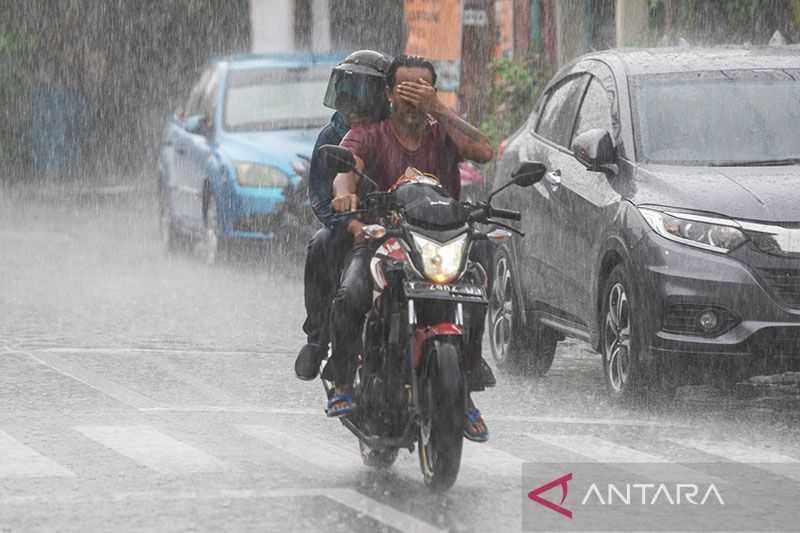 Hati-hati! Sejumlah Provinsi Berpotensi Hujan Lebat Hari Ini