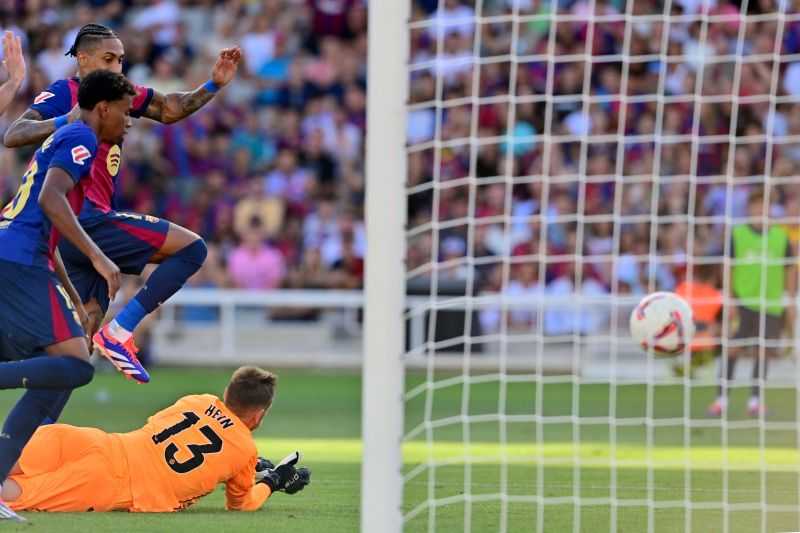 'Hattrick' Raphinha Warnai Pesta Gol Barcelona ke Gawang Real Valladolid dengan Skor 7-0