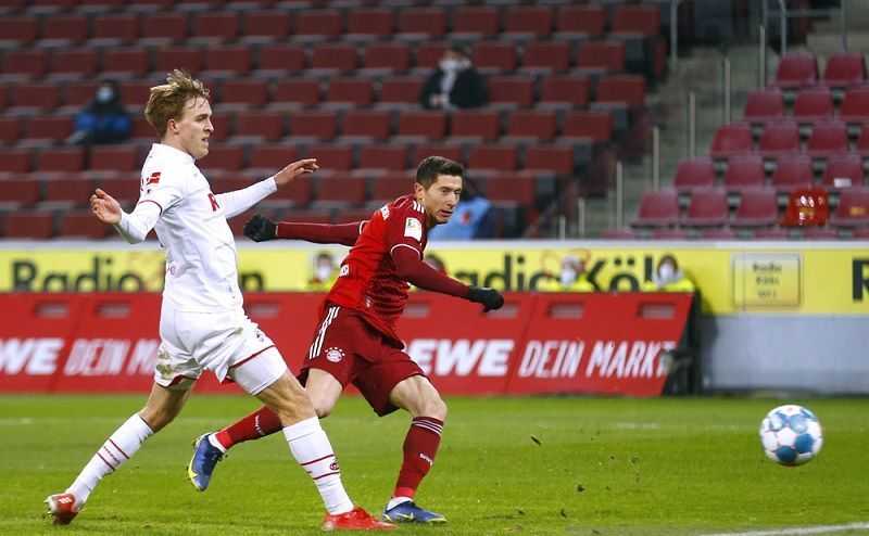 “Hattrick' Robert Lewandowski Bawa Bayern Muenchen Tundukkan Cologne