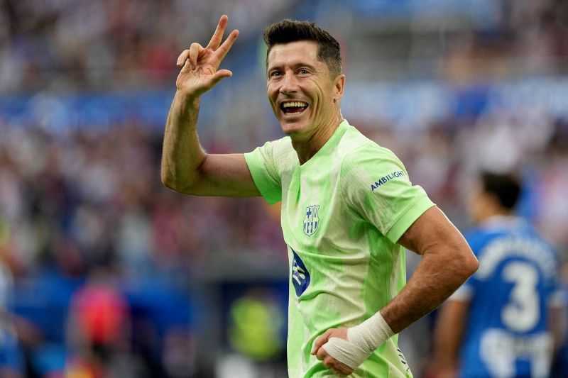 “Hattrick' Robert Lewandowski ke Gawang Alaves Kokohkan Barcelona di Puncak Klasemen