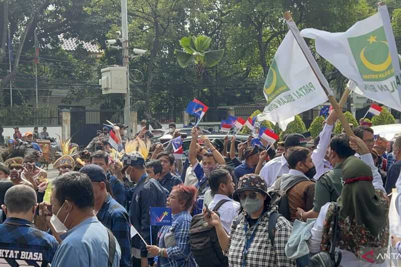 Heboh! Diantar Rombongan Pendukung, Empat Parpol Daftar ke KPU Pagi Ini