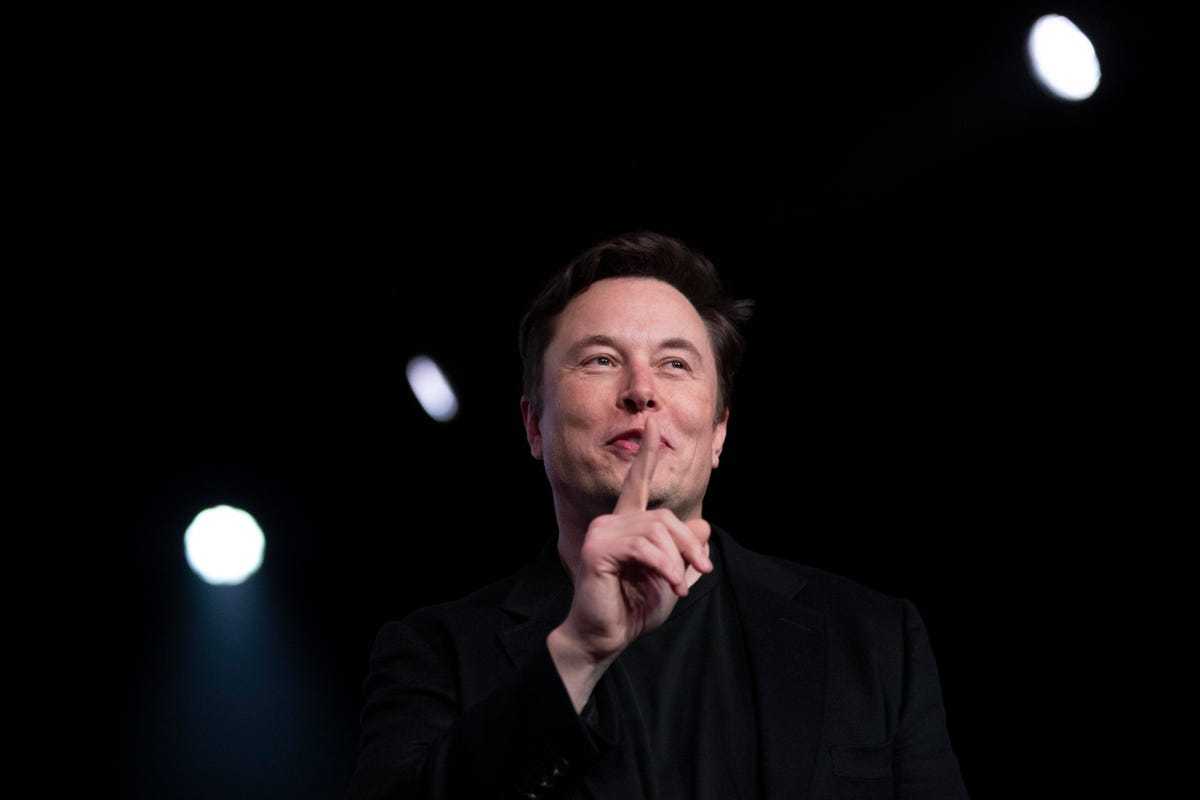 Heboh! Elon Musk Mau Jual 10% Sahamnya di Tesla