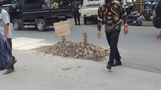Heboh! Penemuan Replika Makam Edy Mulyadi di Jalanan Samarinda, Ternyata Begini Faktanya
