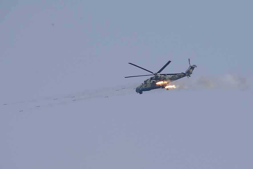Helikopter Junta Serang Sekolah