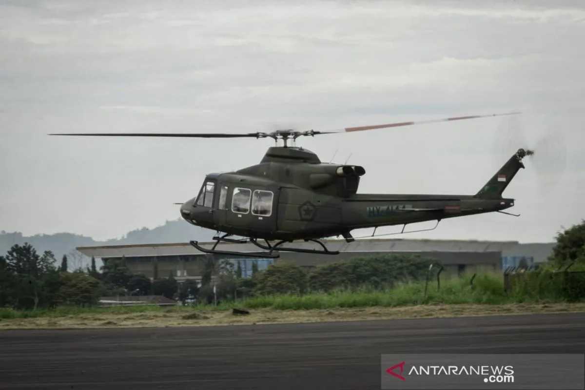 Helikopter Milik TNI AD Mendarat Darurat di Persawahan Blora