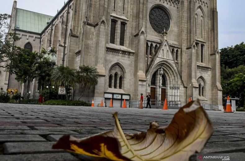 Hindari Penumpukan Jemaat, Polisi Berlakukan Arus Searah di Gereja Katedral