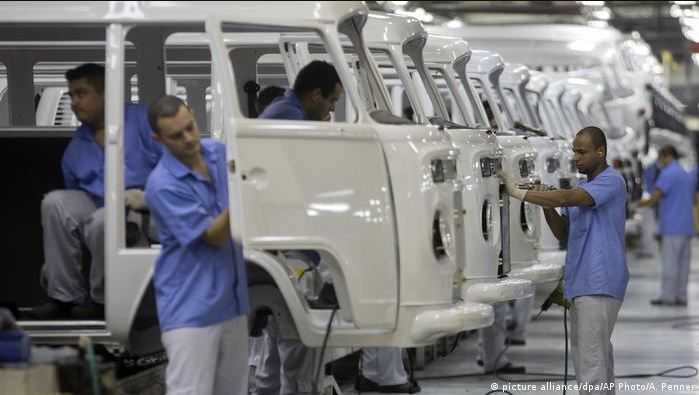 Hindari Tutup Pabrik, Perusahaan Otomotif Raksasa Jerman Pilih Potong Gaji dan Jam Kerja di Brazil