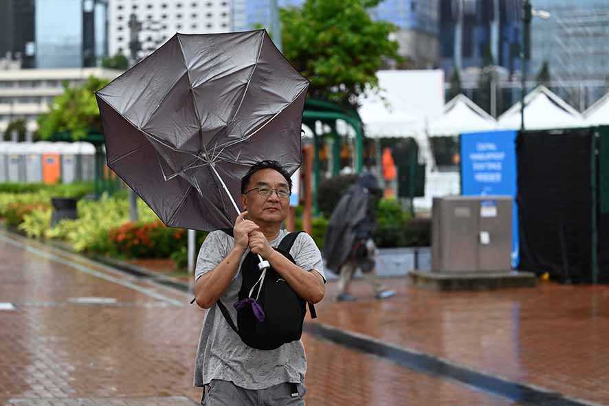 Hong Kong Bersiap Hadapi  Terjangan Topan Koinu