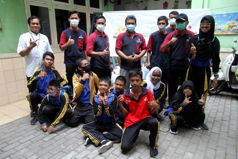 Hotel Borobudur dan AGP Bagi Sembako ke Yayasan SLB BC Cempaka Putih 3