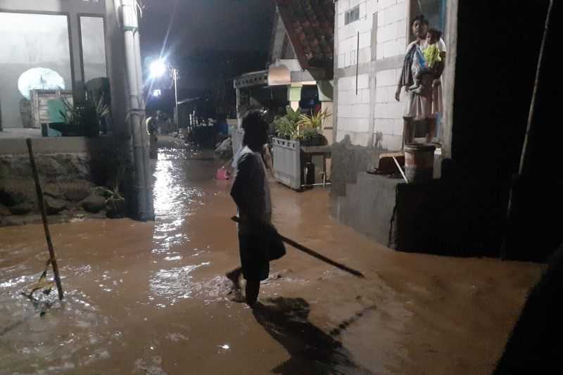 Hujan Deras Akibatkan Banjir dan Longsor di Semarang