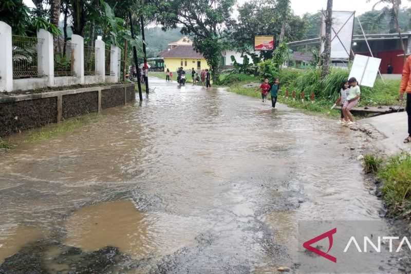 Hujan Deras Jadi Pemicu Banjir dan Longsor di Kabupaten Sukabumi