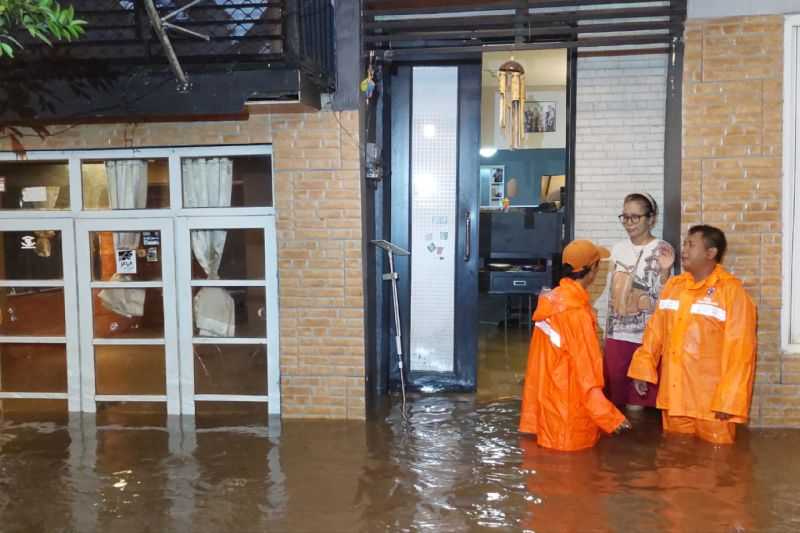 Hujan Deras Sebabkan Banjir di Wilayah Cilandak Timur