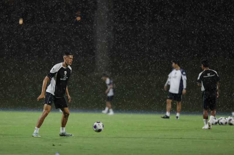 Hujan Deras Sempat Ganggu Fokus Skuad Garuda saat Latihan di Jeddah